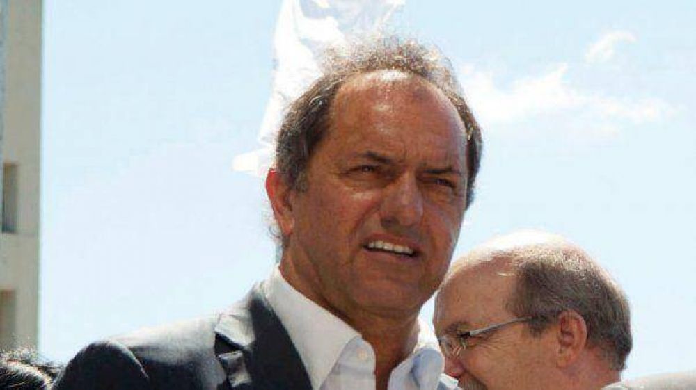 Con acento en la juventud y lo social, Scioli tom� juramento a funcionarios