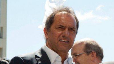 Con acento en la juventud y lo social, Scioli tom� juramento a funcionarios