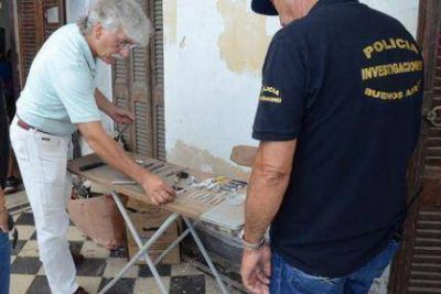 Clausuraron un inmueble que funcionaba como hotel sin habilitaci�n y encontraron armas blancas y drogas