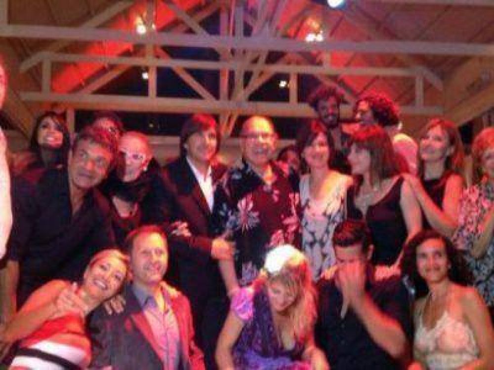 ARTISTAS CELEBRARON EL CUMPLEA�OS DE JAVIER FARONI EN MAR DEL PLATA