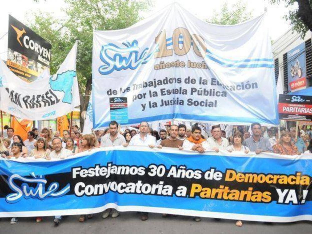 Los docentes pedir�n 5 mil pesos de sueldo inicial y una segunda negociaci�n a mediados de a�o