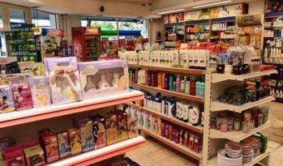 Macri dio luz verde a las "farmacias polirrubros"