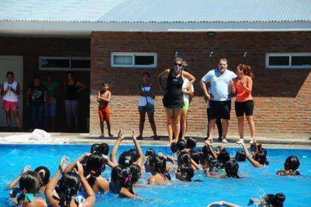 Fontana: Finaliz� el primer mes de colonia de vacaciones municipal