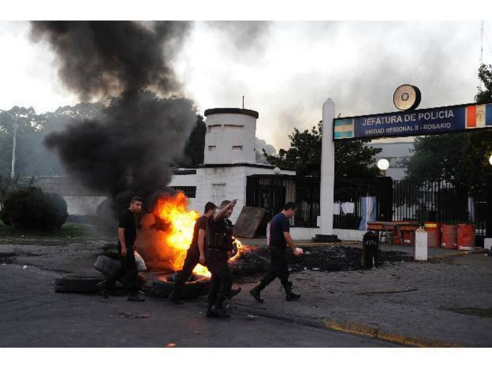 Imputaron al l�der de Apropol por sedici�n durante la protesta policial