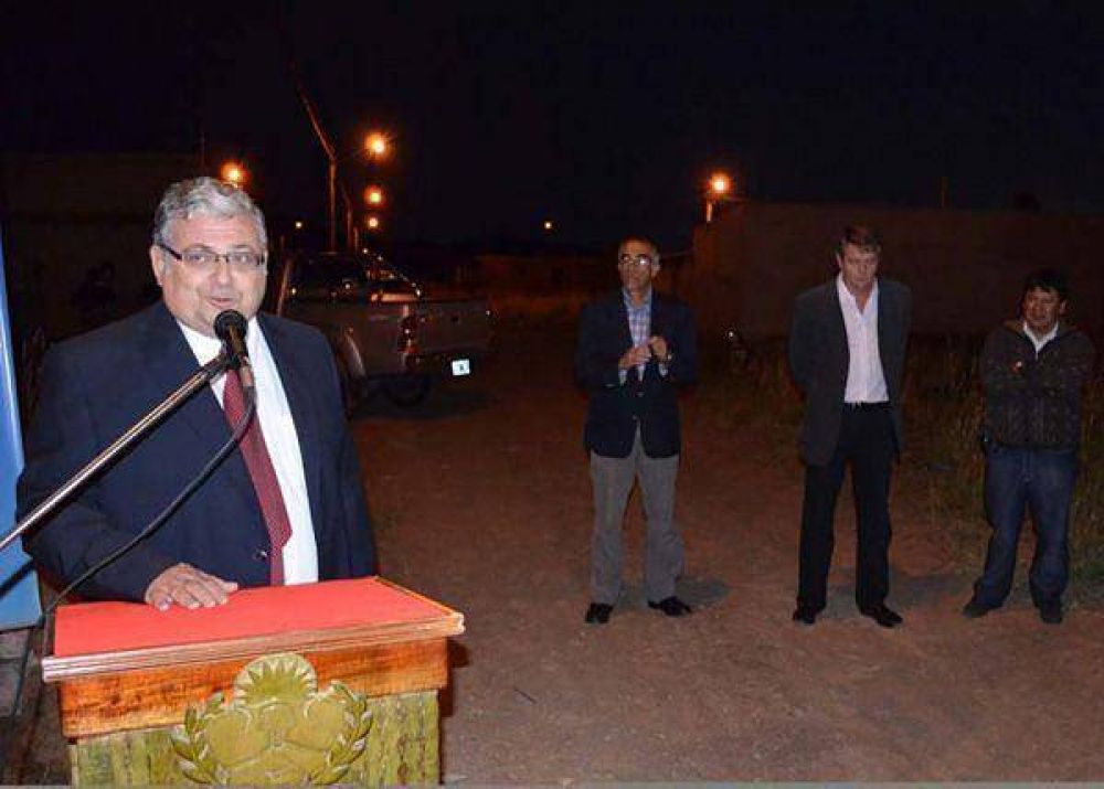 Inauguraron redes de agua y energ�a en Abra Pampa