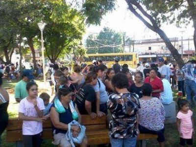 Concentraci�n y marcha en contra del aumento del boleto en Posadas 
