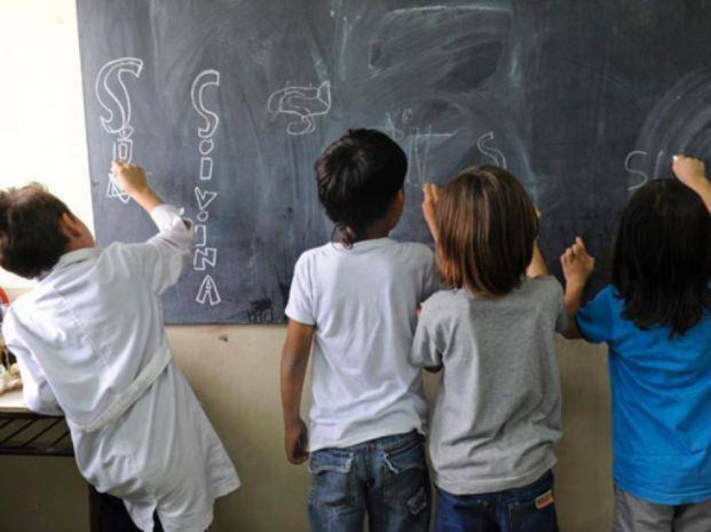 En 31 escuelas de Rosario dictar�n dos horas m�s de clases por d�a