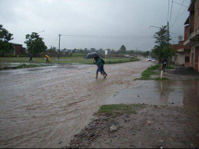 Fuerte tormenta provoc� evacuados en la capital