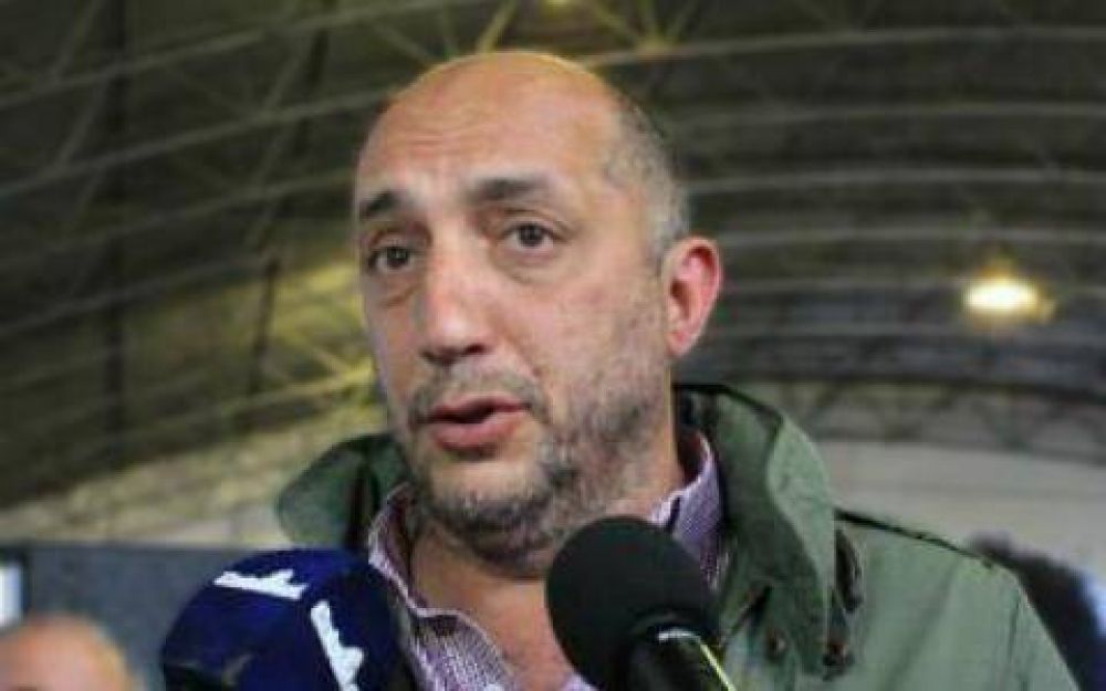 El diputado Torres y Sergio Berni, en la zona inundada