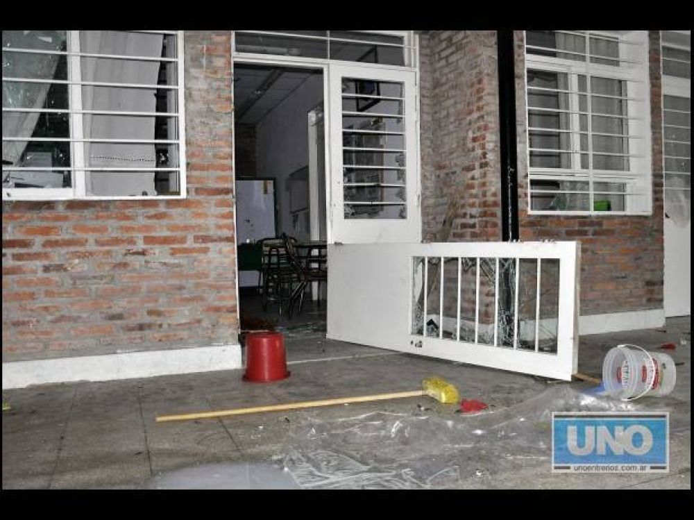 Provocaron importantes da�os materiales en la Escuela Baxada de Paran�