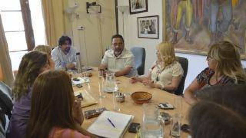 Ariza puso techo a la negociaci�n y esteriliza el di�logo porque no se aparta de la pauta nacional