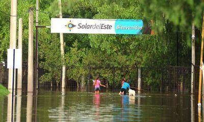 La crecida del r�o Gualeguaych� mantiene en vilo a pobladores y prestadores ribere�os