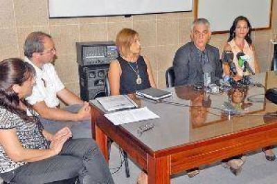 Lanzan en Santiago la campa�a "Derribando mitos contra el c�ncer"