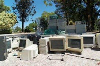 Recolectan chatarra electr�nica