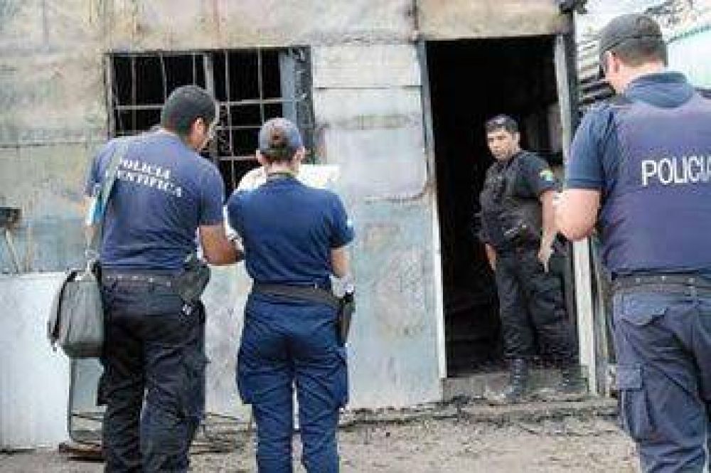 COMODORO: MURI� UNA MUJER CALCINADA Y SU MARIDO LOGR� SER RESCATADO DEL INCENDIO POR UN VECINO