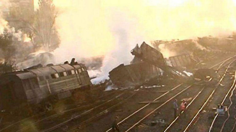 Evacuaron a 400 personas por el incendio de un tren en Rusia