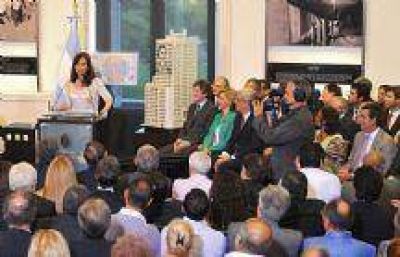 Juan Manuel Urtubey acompa�� a Cristina Kirchner en los anuncios de aumentos en beneficios sociales