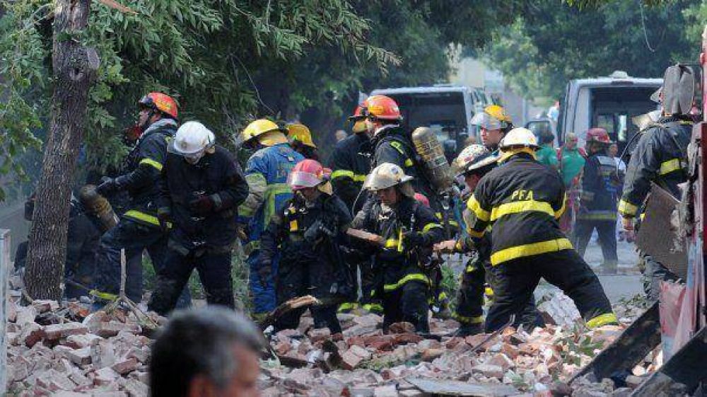 Barracas: dram�tico rescate y fuego sin control en el dep�sito