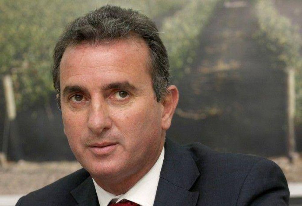 P�rez congel� su salario y el de sus funcionarios de mayor jerarqu�a