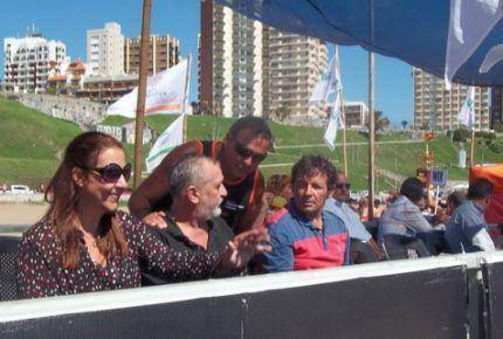 Juan Curuchet en la competencia de rescate de los Guardavidas