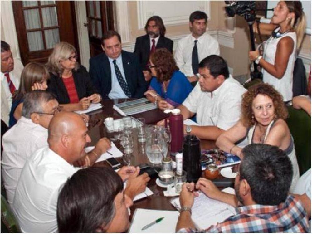 Las negociaciones con los docentes tambi�n continuar�n la semana pr�xima