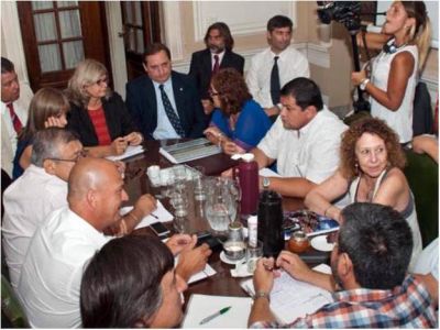 Las negociaciones con los docentes tambi�n continuar�n la semana pr�xima