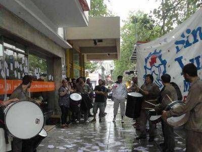 TRABAJADORES DE LA CENTRAL 9 DE JULIO SE MOVILIZARON AL MINISTERIO DE TRABAJO