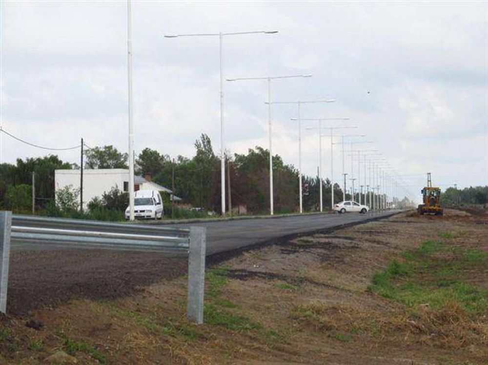 Se asfalt� el carril central del acceso Kirchner