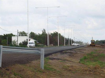 Se asfalt� el carril central del acceso Kirchner