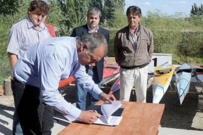 Buzzi reiter� que se destinar�n fondos petroleros para infraestructura deportiva