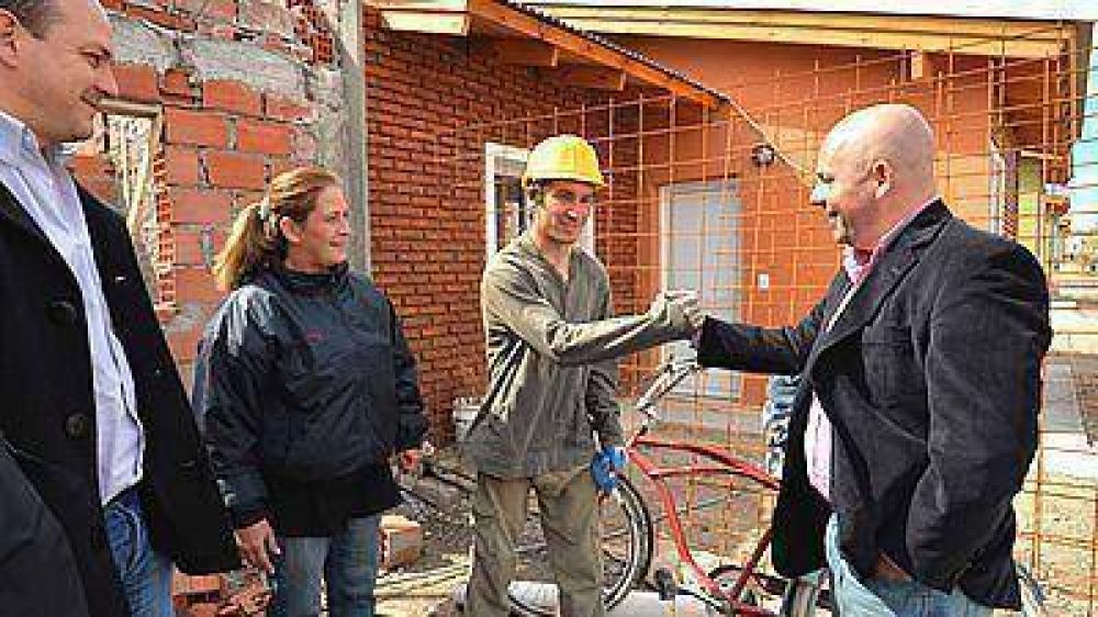Sastre revel� que por mes unas 40 familias llegan para radicarse en Madryn