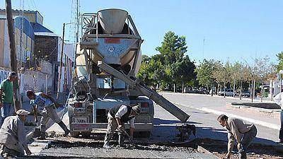 Artero busca financiamiento provincial para 150 cuadras de pavimento