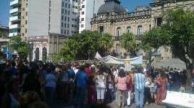 �Sin clases?: maestros le exigieron a Alperovich un b�sico de $ 6.000