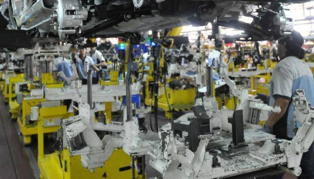La producci�n de autos cay� 30,6% durante enero en la provincia