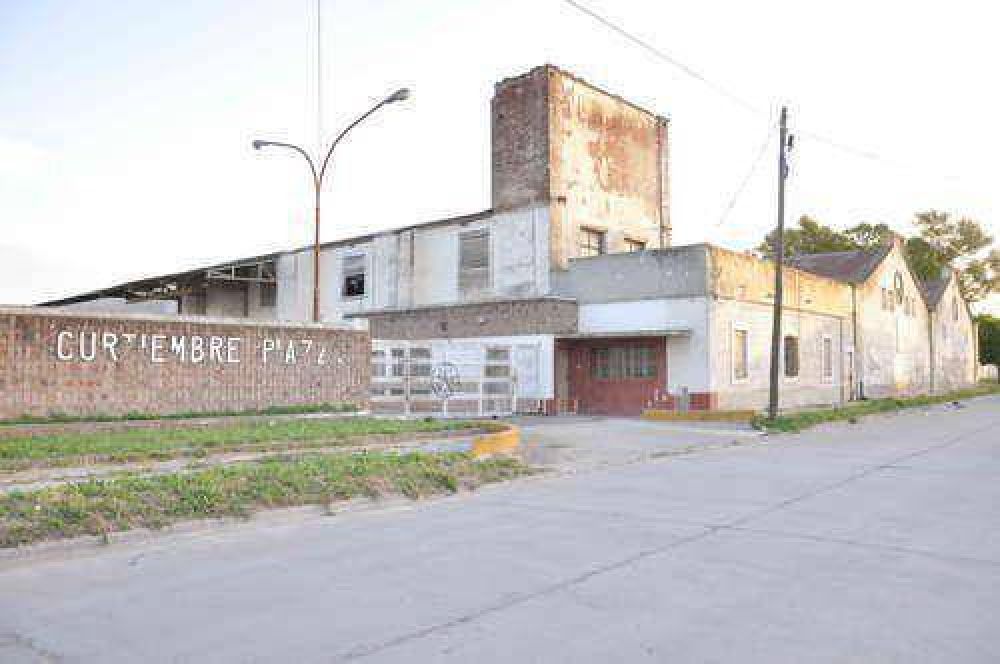 Inza les ratific� a los ex trabajadores de la Curtiembre Piazza la intenci�n de adquirir el inmueble