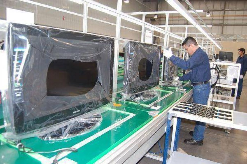 Yutrovic asegur� que �hubo una liberaci�n importante de insumos para las f�bricas�