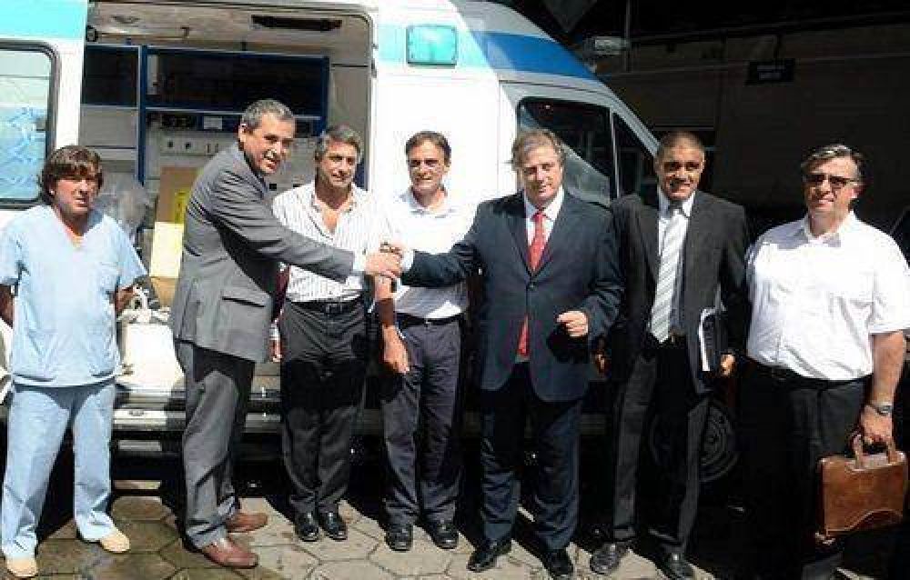 Collia entreg� ambulancias del SUMAR a hospitales
