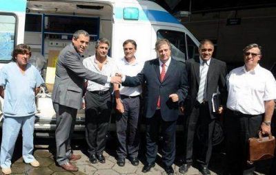Collia entreg� ambulancias del SUMAR a hospitales