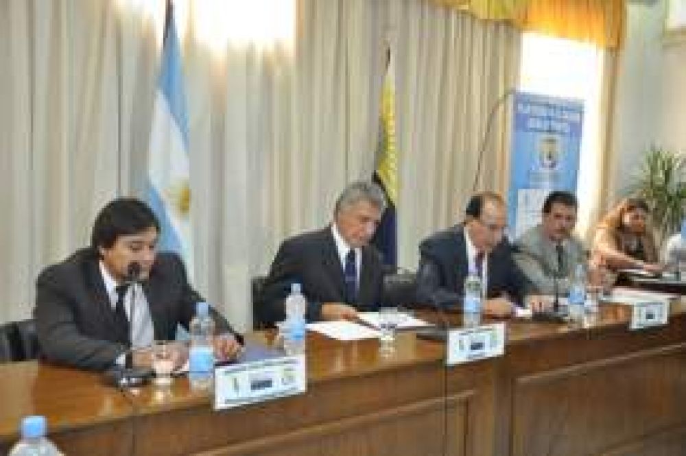 Obras, gestiones y homenaje a Salda�o y Margarita F. de Bartol