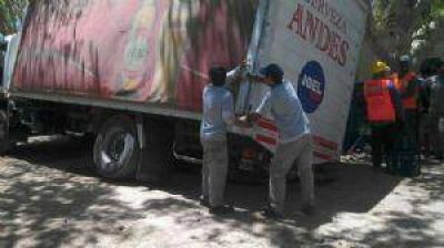 Se hundieron las cloacas y un cami�n qued� atascado