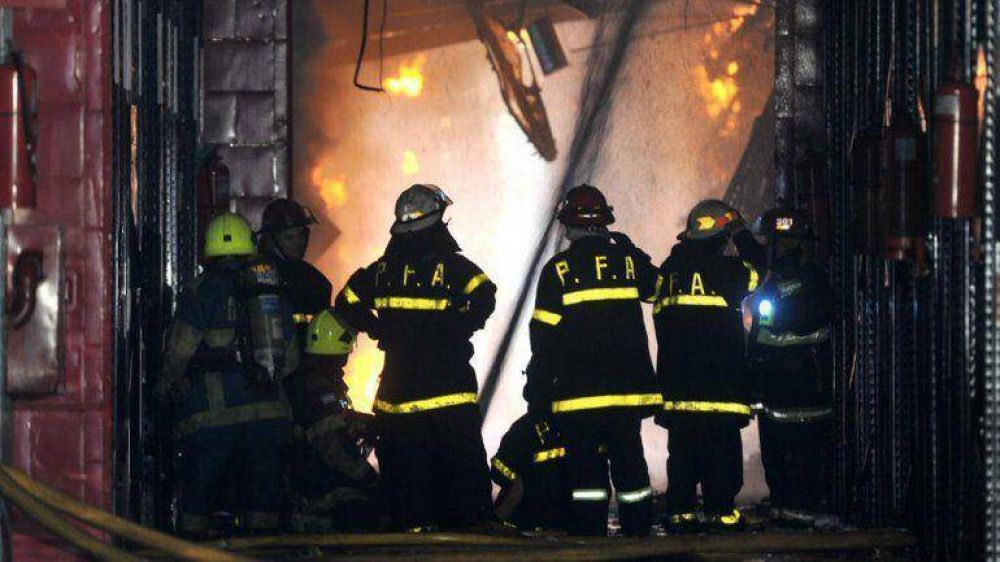 Incendio en Barracas: la fiscal cit� a declarar a cuatro empleados del dep�sito Iron Mountain