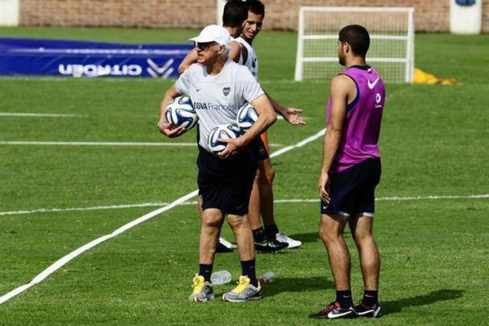 Carlos Bianchi volvi� a probar con Erbes y se perfila el 4-4-2 para el debut en el torneo Final
