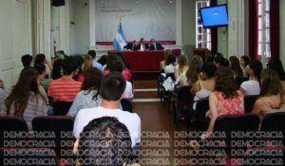 Quiebra: debate entre estudiantes de Derecho y de Econ�micas