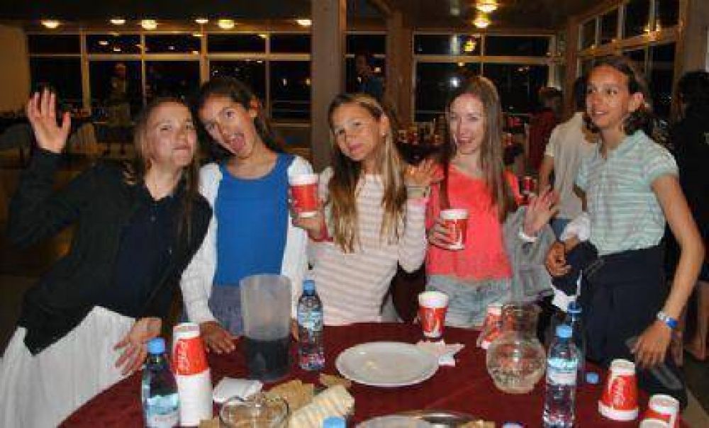 Deportistas de la 49� Semana Internacional de Yachting tuvieron su noche de fiesta