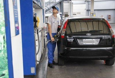 En Mendoza cargar combustible es m�s caro que en Buenos Aires