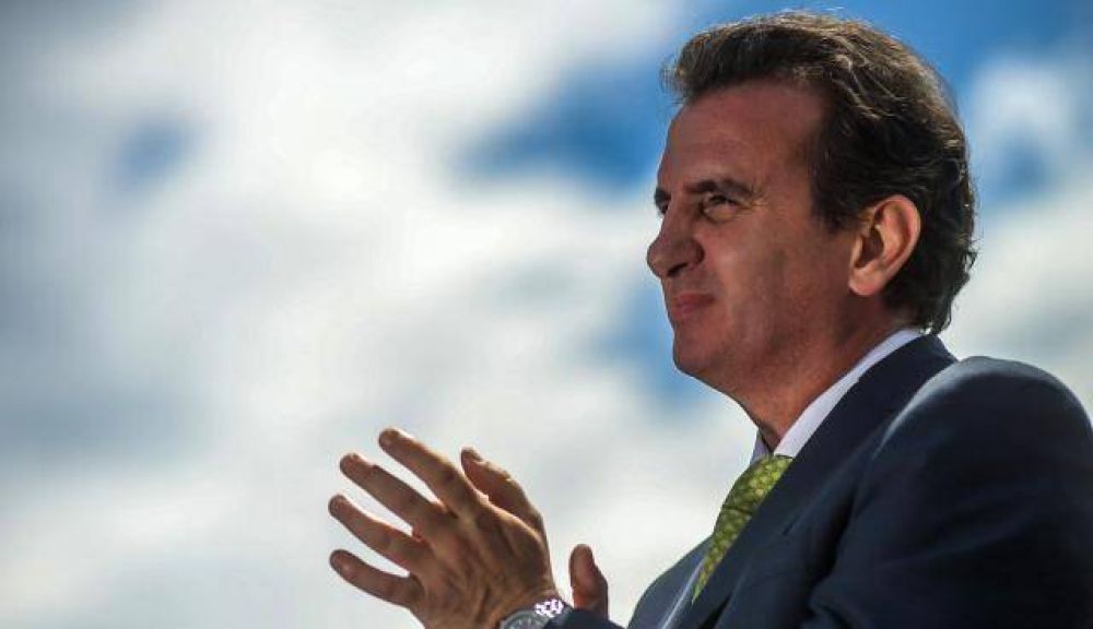 Los empleados estatales recibir�n un incremento en la ayuda que reciben para la canasta escolar