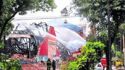 Sigue el fuego y a�n no saben cu�nto demorar�n en apagarlo