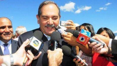Alperovich vaticin� un a�o dif�cil y asegur� que hay que cuidar el trabajo