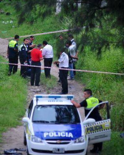 Cuatro asaltantes se llevaron $ 15.000, hubo un tiroteo y uno de los ladrones muri� de un balazo