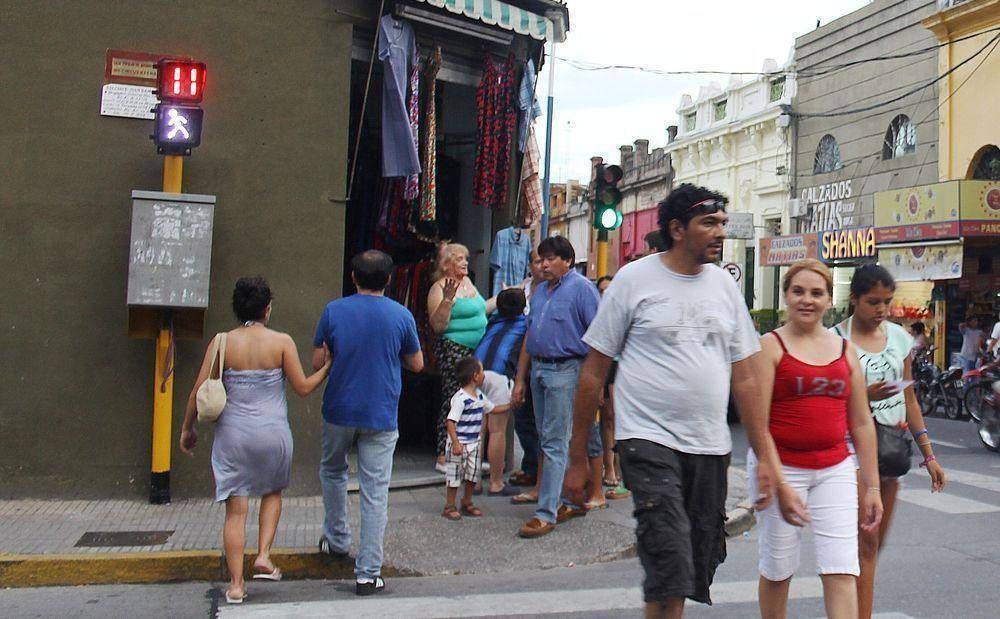 Nuevos sem�foros peatonales animados en esquinas del centro de la Capital 